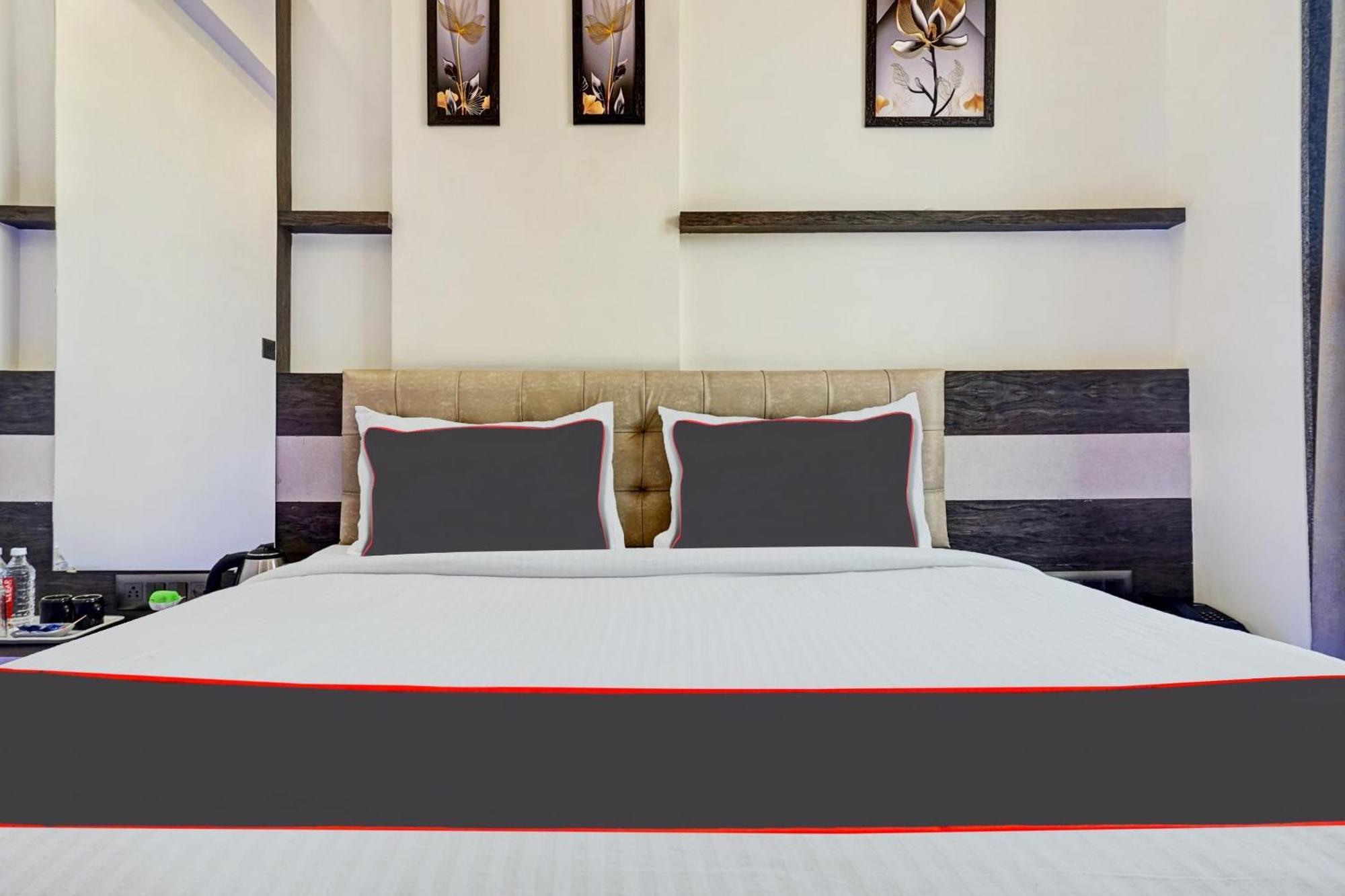 Super Townhouse Poona Royal Hotel Pimpri-Chinchwad Екстериор снимка