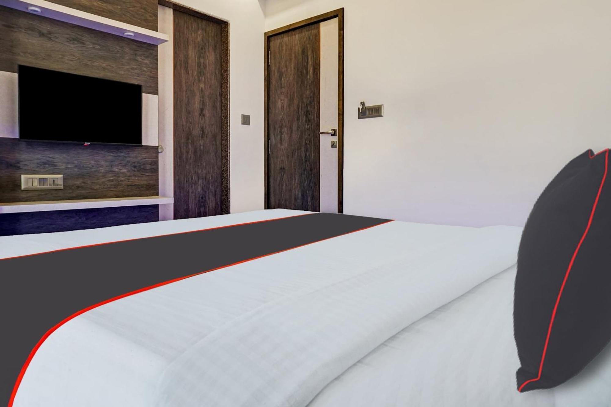 Super Townhouse Poona Royal Hotel Pimpri-Chinchwad Екстериор снимка