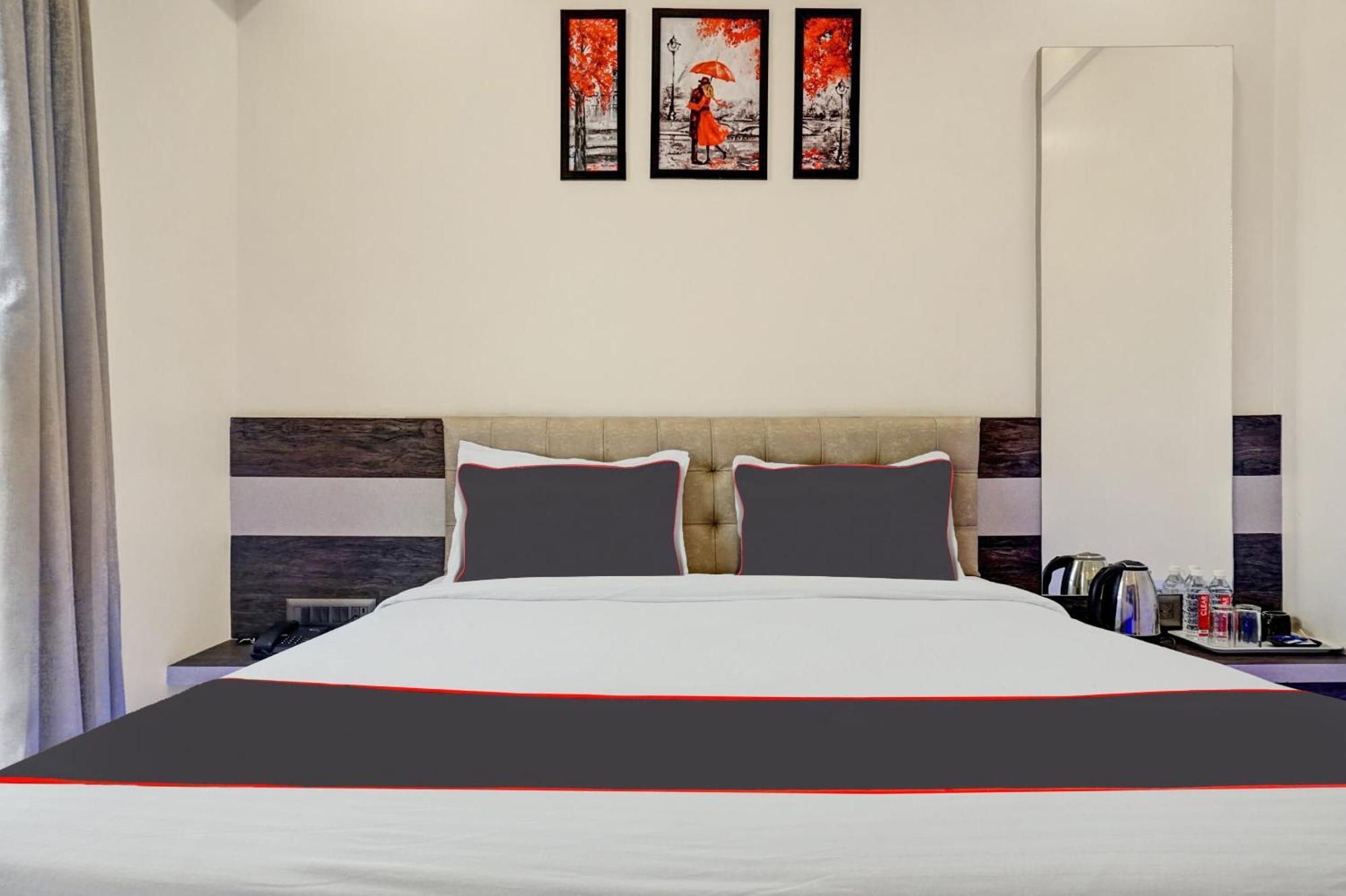 Super Townhouse Poona Royal Hotel Pimpri-Chinchwad Екстериор снимка