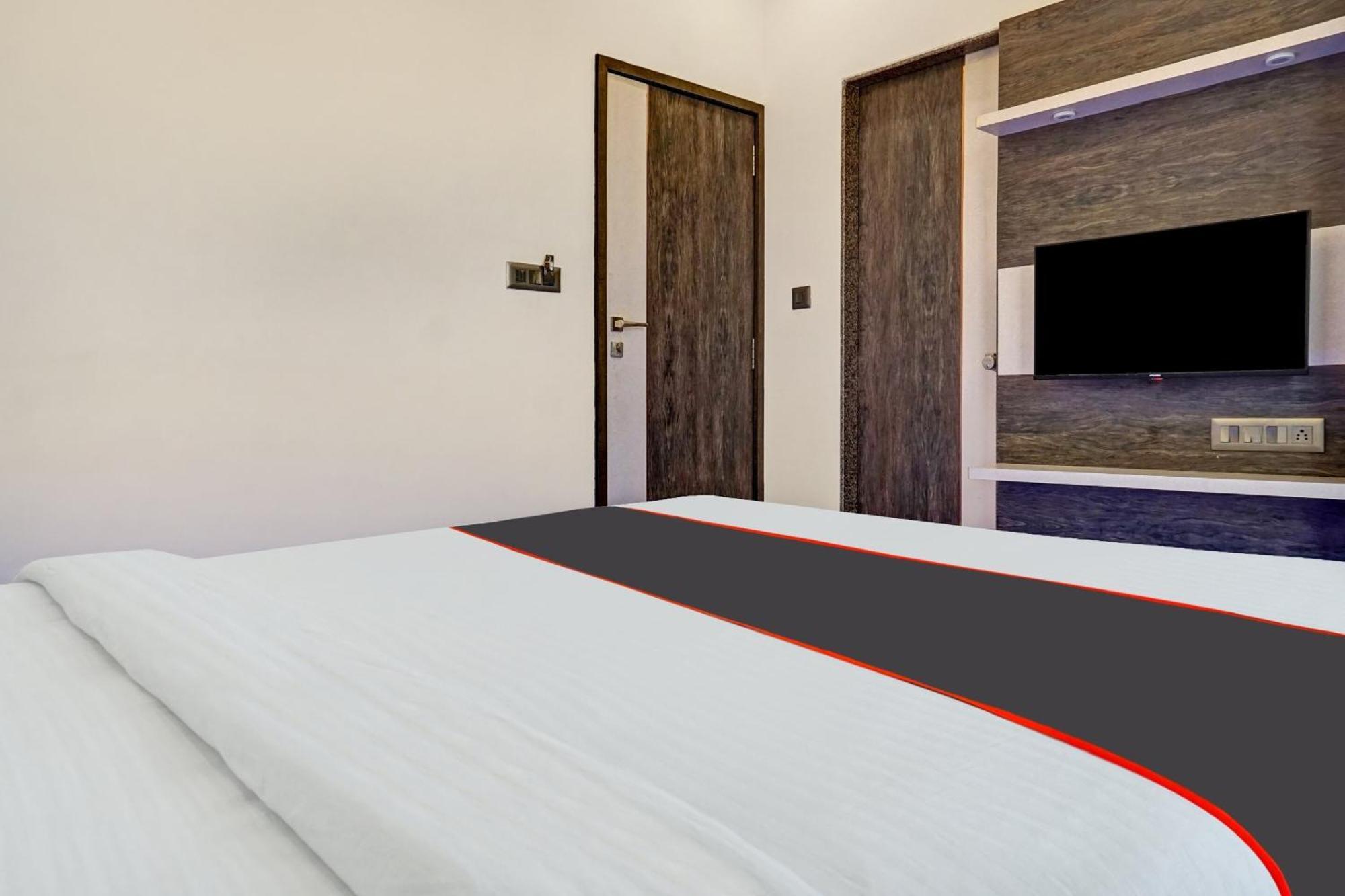 Super Townhouse Poona Royal Hotel Pimpri-Chinchwad Екстериор снимка