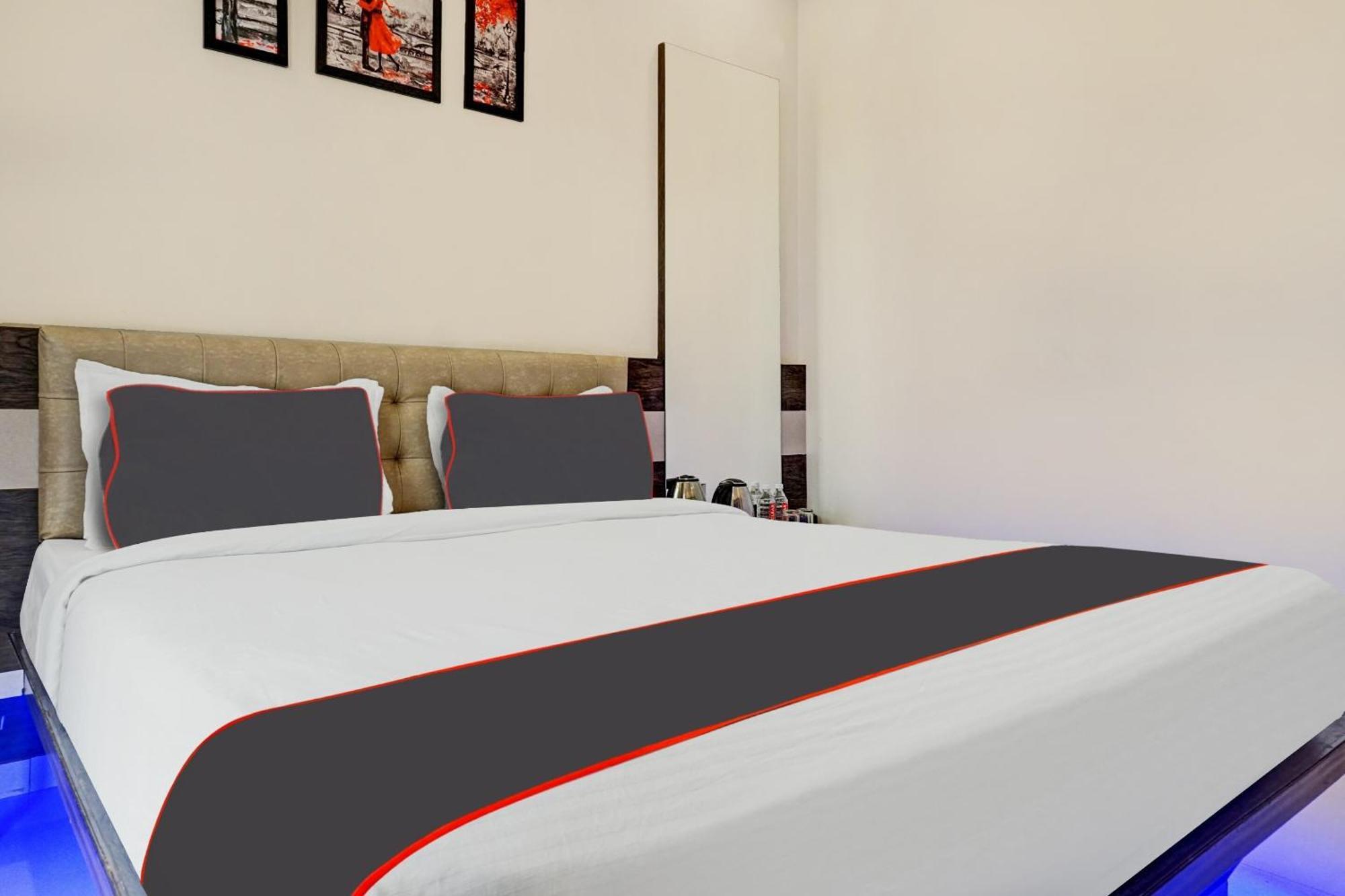 Super Townhouse Poona Royal Hotel Pimpri-Chinchwad Екстериор снимка
