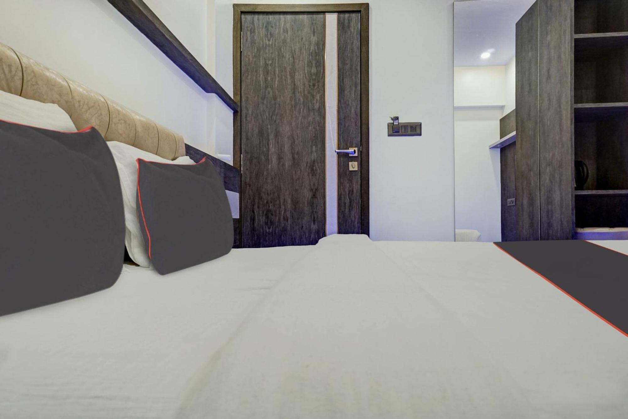Super Townhouse Poona Royal Hotel Pimpri-Chinchwad Екстериор снимка